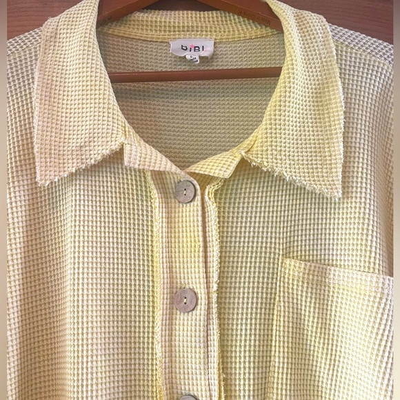 Butter yellow oversized top - Picture 3 of 6